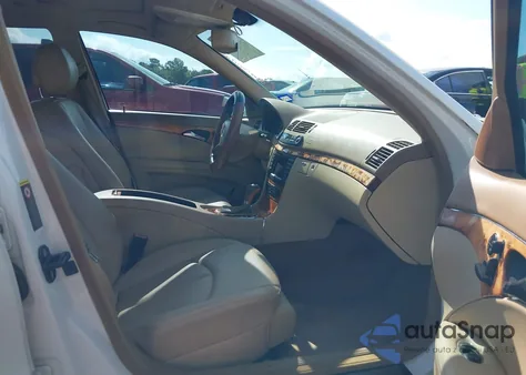 2008 Mercedes-Benz E 350 4Matic z USA, uszkodzony, nr VIN WDBUF87X38B201939